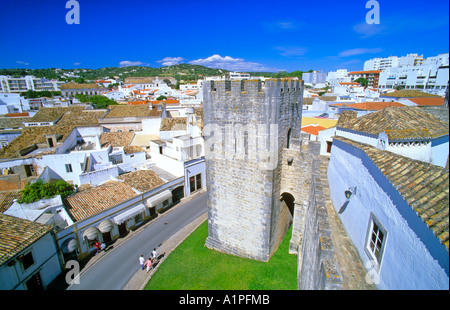 Vue sur le château de la ville Loule Algarve Portugal Banque D'Images