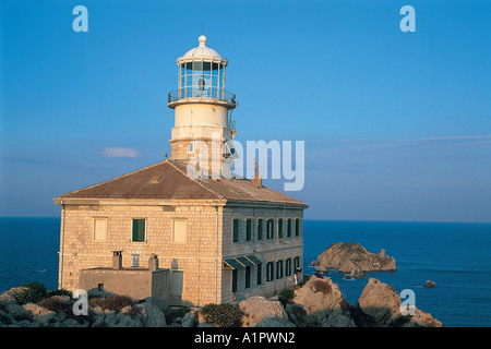 Palagruza phare a été construit en 1875 sous la monarchie austro hongrois sur l'île du même nom Banque D'Images