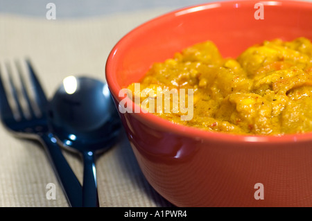 Poulet au Curry avec Kapitan Nyonya fourchette et cuillère Banque D'Images