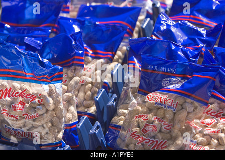 Sacs d'arachides à vendre Banque D'Images