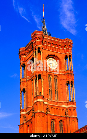 Tour de l'hôtel de ville Rotes Rathaus Berlin Allemagne Banque D'Images