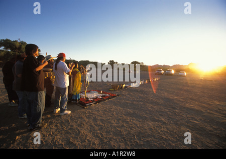 Apaches à Danse Danse un lever une première menstruation cérémonie sur la réserve indienne de San Carlos, Arizona USA Banque D'Images