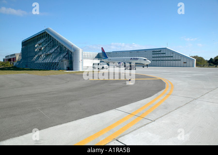 En avion passager Delta zone d'essais de moteur de l'Aéroport International de Tampa Florida USA Banque D'Images