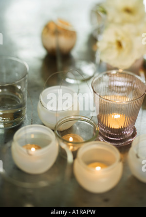 Des bougies dans les chandeliers Banque D'Images