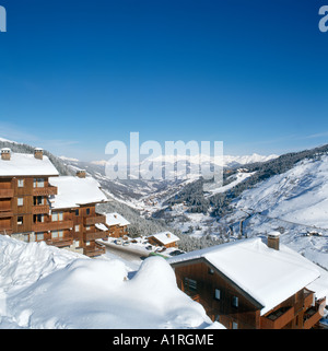 Vue vers Meribel Mottaret Meribel-Mottaret de, Trois Vallées, Savoie, Alpes, France Banque D'Images