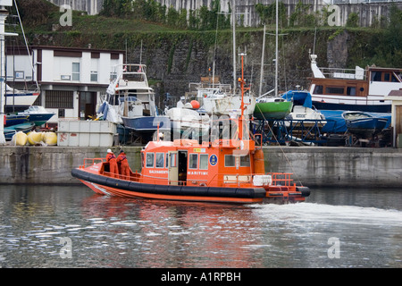 Salvamento Maritimo en Bermeo port Côte Basque Euskal Herria Espagne Banque D'Images