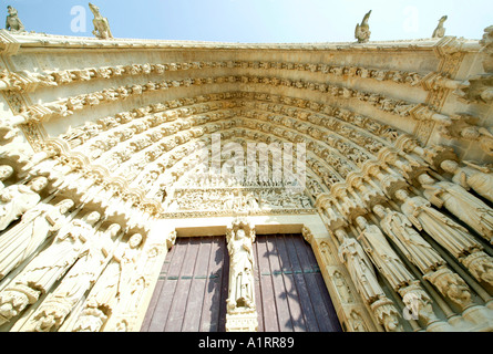 Plus de chiffres entrée principale façade ouest la cathédrale d'Amiens France Banque D'Images