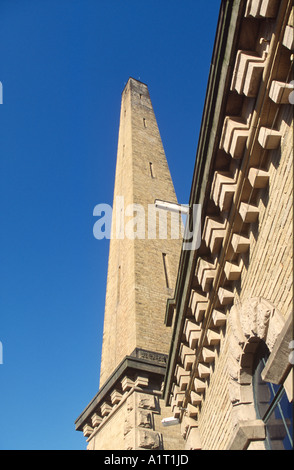 Énorme cheminée au Moulin Sels Saltaire Bradford Banque D'Images