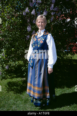 Femme portant un bunad, la Norvège. Banque D'Images