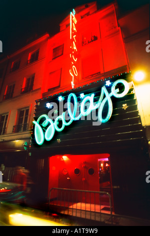 Paris France, à l'extérieur de la discothèque dans le quartier Bastille 'Rue de Lappe » 'le Balajo''panneau néon' illuminé, paris années 1980 Banque D'Images