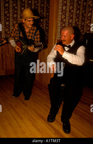 Canadiens français, musiciens folk, Chateau Hotel Albert, le Village Historique Acadien, Caraquet, Nouveau-Brunswick Province, Canada, Amérique du Nord Banque D'Images