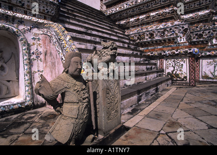 Garde chinois au Wat Arun Bangkok Thaïlande Banque D'Images