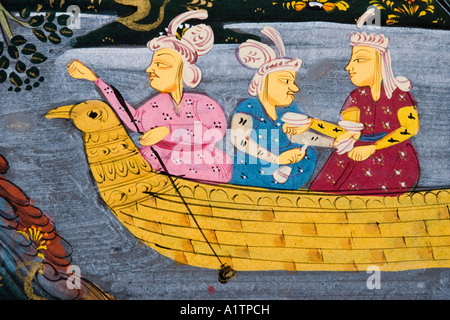 Détail d'une peinture du XVIIe siècle. Manuscrit persan. Hommes et femmes dans un bateau sur une rivière ou un lac. Homme pêchant du bateau. Banque D'Images