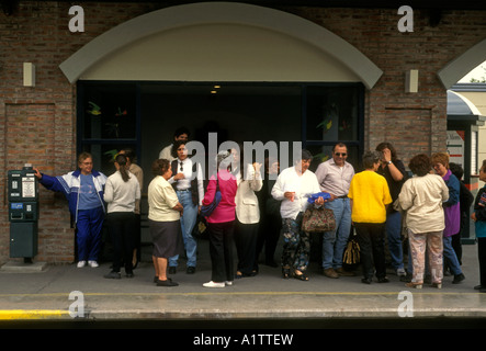 Les passagers du train, plate-forme du train, gare, Tren de la Costa, Libertador Gare, Tigre, Province de Buenos Aires, Argentine Banque D'Images