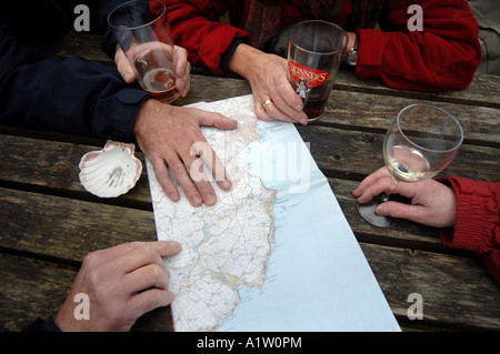 Les membres de l'Ouest Cornwall Penwith Kerrier Club de randonnée sur la côte sud-ouest du chemin de Cove Lamorna Mousehole Banque D'Images