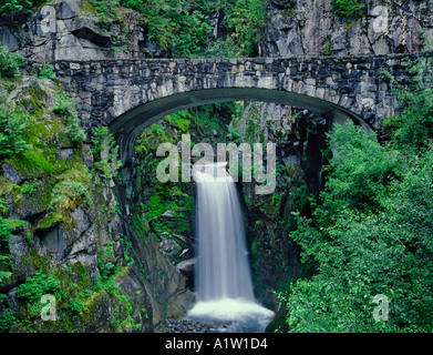 Cascade et vieux pont de pierre, à Columbia Gorge Oregon USA Banque D'Images