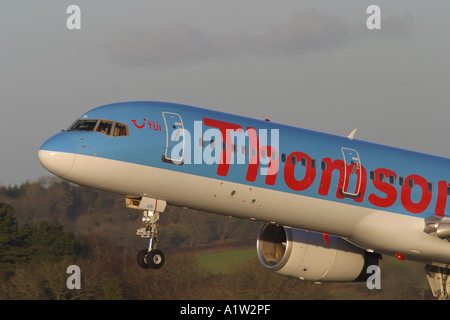 Thomson airlines Boeing 757 vol charter vacances taking off Banque D'Images