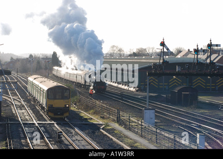 Les trains sur la ligne principale et de fer de la vallée de la Severn à Kidderminster, Worcestershire, Angleterre, RU Banque D'Images