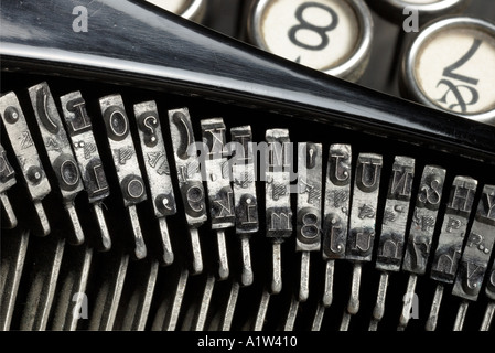 Close up of typewriter charcacter chefs sur une vieille machine antique Banque D'Images