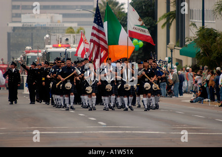 Pompiers portant le kilt marching in Saint Patrick's Day Parade San Diego California USA Banque D'Images