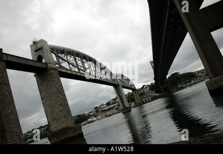 Les ponts routiers et ferroviaires Tamar Devon, Angleterre Banque D'Images