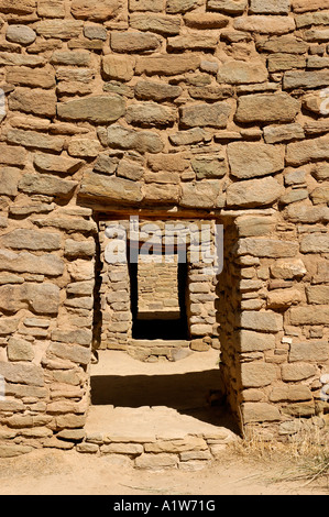 Portes anciennes chambres et Aztec Ruins National Monument Aztec Nouveau Mexique USA Banque D'Images