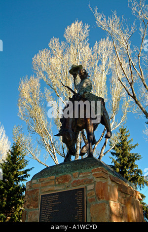 Statue commémorative de Cowboy (monument aux morts) à Jackson, Wyoming Banque D'Images