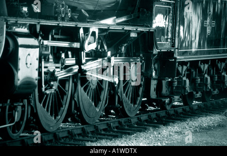 Les roues & mécanique d'une grande classe de Marquis, au Train à vapeur du Chemin de fer de la vallée Churnet Centre dans le Staffordshire en Angleterre. Banque D'Images