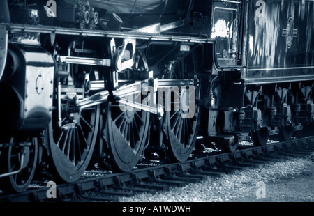 Les roues & mécanique d'une grande classe de Marquis, au Train à vapeur du Chemin de fer de la vallée Churnet Centre dans le Staffordshire en Angleterre. Banque D'Images