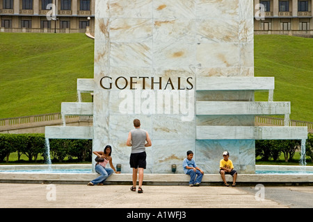 George Washington Goethals Memorial Fountain au bâtiment de l'administration du Canal de Panama, Panama Balboa Banque D'Images