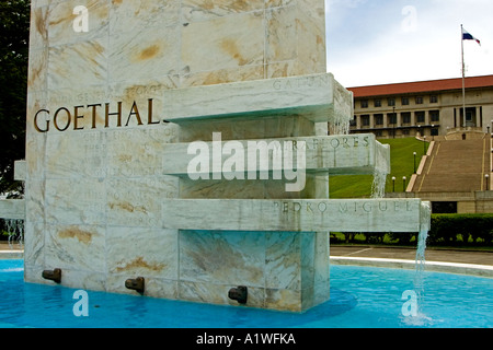 George Washington Goethals Memorial Fountain au bâtiment de l'administration du Canal de Panama, Panama Balboa Banque D'Images