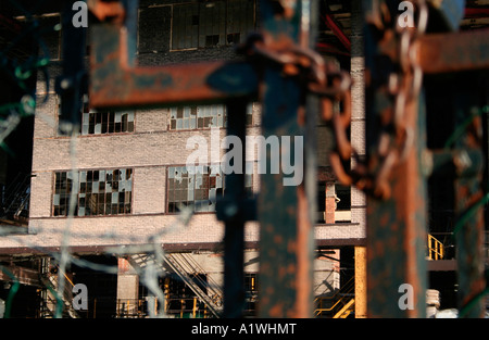 Des grilles verrouillées d'une usine à l'abandon, Brunner Mond, Winnington, Northwich, Cheshire, Royaume-Uni Banque D'Images