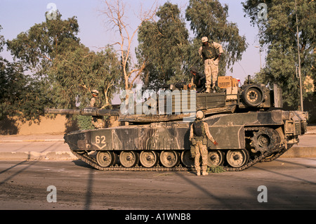 Bagdad Iraq Juin 2003 Zone verte. US Army Tank, appelé bodybag remplisseur. Banque D'Images