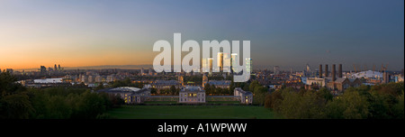 3 Une photo stich vue panoramique au coucher du soleil de Maritime Greenwich et le Millenium Dome - maintenant appelé l'O2 arena. Banque D'Images