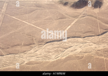 Prises d'un avion léger au dessus des lignes de Nazca, montrant la "La Baleine" près du centre de l'image. Banque D'Images