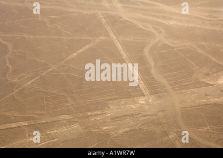 Prises d'un avion léger au dessus des lignes de Nazca, montrant le "Le Perroquet" près du centre de l'image. Banque D'Images