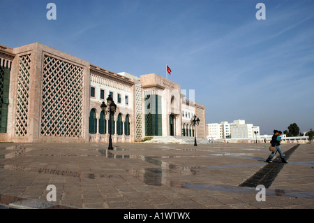 Vue extérieure montrant façade de nouvel hôtel de ville de Tunis, capitale de la Tunisie Banque D'Images