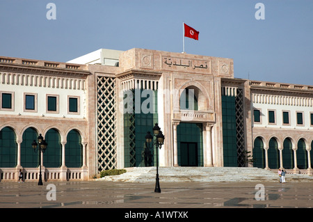 Vue extérieure montrant façade de nouvel hôtel de ville sur la Place de la Kasbah à Tunis, capitale de la Tunisie Banque D'Images