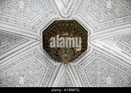 Plafond en plâtre sculpté de Virgil Prix dans le musée du Bardo à Tunis, capitale de la Tunisie Banque D'Images