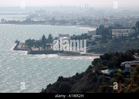 Vu de la côte de Tunis Sidi Bou Said ville de Tunisie Banque D'Images