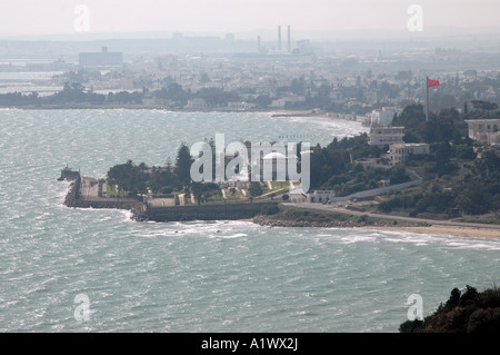 Vu de la côte de Tunis Sidi Bou Said ville de Tunisie Banque D'Images