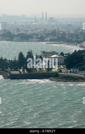 Vu de la côte de Tunis Sidi Bou Said ville de Tunisie Banque D'Images