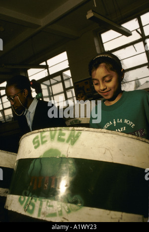 Le steel band SCOOL PRIMAIRE Banque D'Images