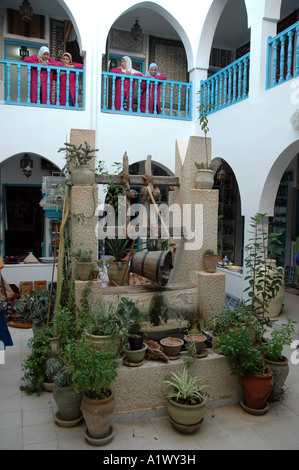 Bien décorative en Mini Souk à Houmt Souk la ville sur l'île de Djerba en Tunisie Banque D'Images