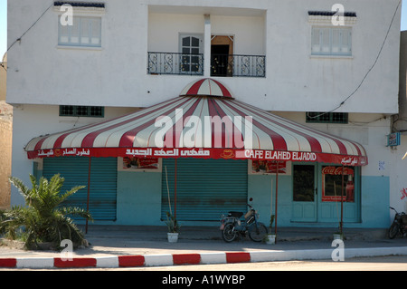 Restaurant dans la ville de Gabès en Tunisie Banque D'Images