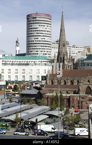 Le centre-ville de Birmingham montrant la rotonde St Martins l'église et une partie de la nouvelle Arène Banque D'Images