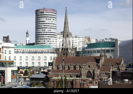 Le centre-ville de Birmingham montrant la rotonde St Martins l'église et une partie de la nouvelle Arène Banque D'Images