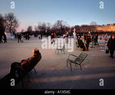 Dimanche après-midi dans 'Jardin des Tuileries, Paris, France. Banque D'Images