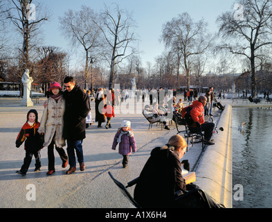 Dimanche après-midi dans 'Jardin des Tuileries, Paris, France. Banque D'Images