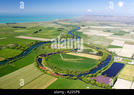 Les terres agricoles et la rivière Wairau Oxbow Bend Cloudy Bay Marlborough ile sud Nouvelle Zelande aerial Banque D'Images